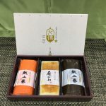 中巻きかまぼこ3本入（赤、昆布、黄）